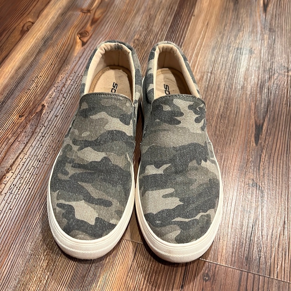 Camo print slip on shoes